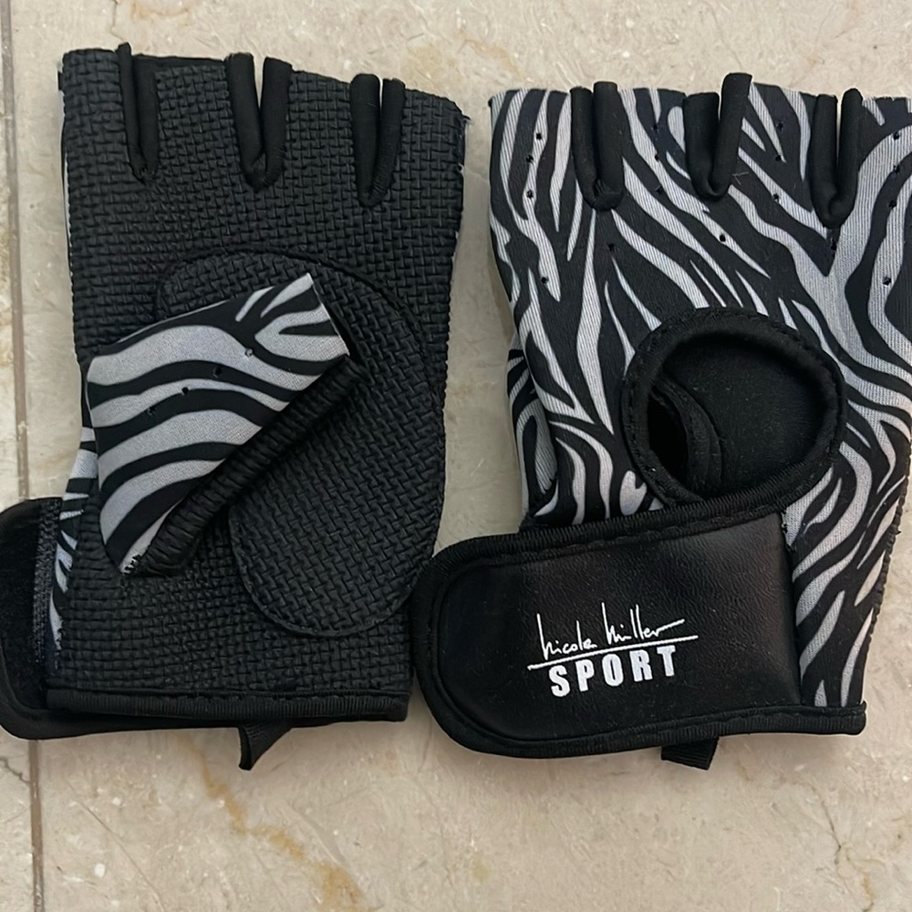 Nicole Miller sport gloves ,new ,no tags,never used